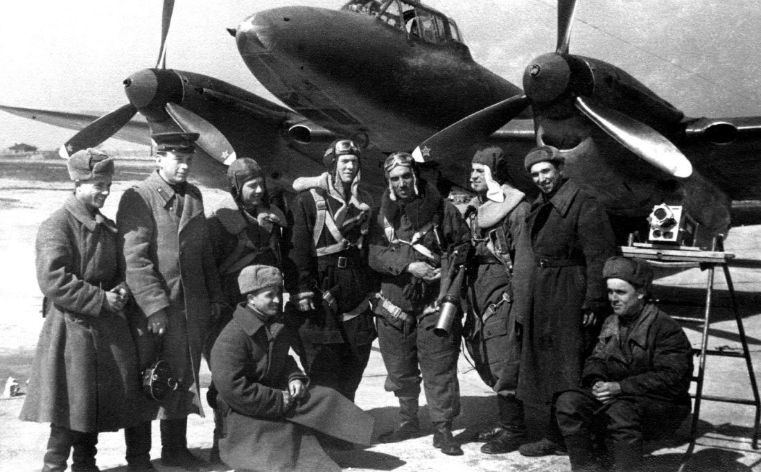 Экспонат #20. Епифанов и Мазрухо в разведывательном полку 16-й Воздушной армии. 1944 год